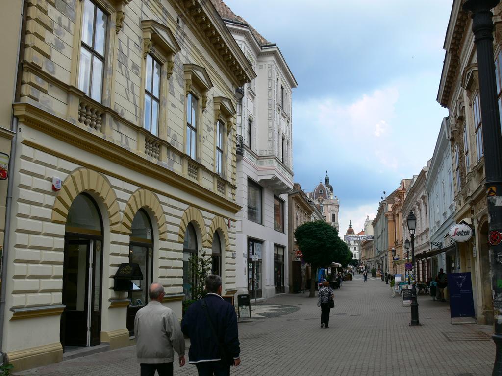 Sunny City Center Beci Exterior foto